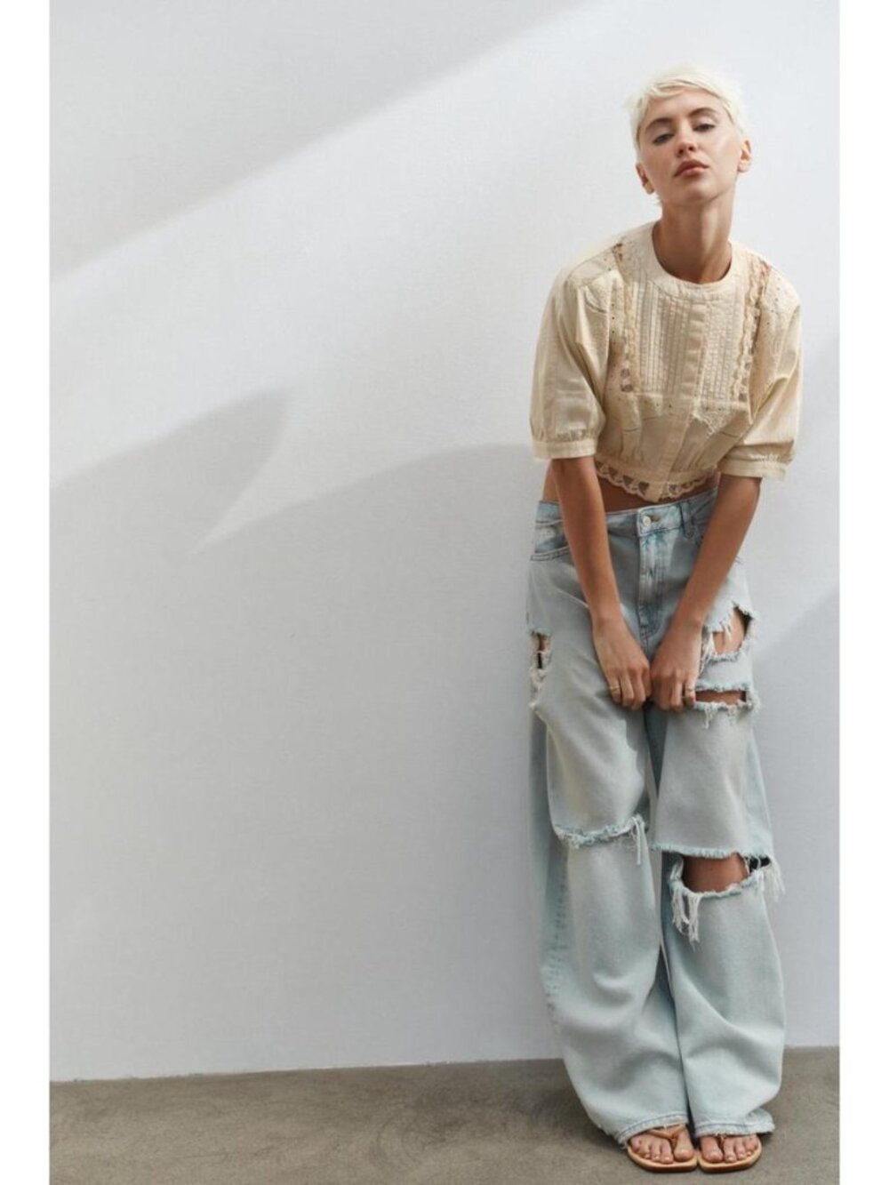 ZARA TRF MID-RISE BAGGY JEANS - Picture 2 of 5